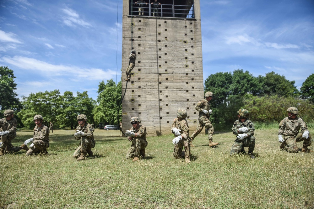 Fast rope and rappelling training between Greek and U.S. Paratroopers