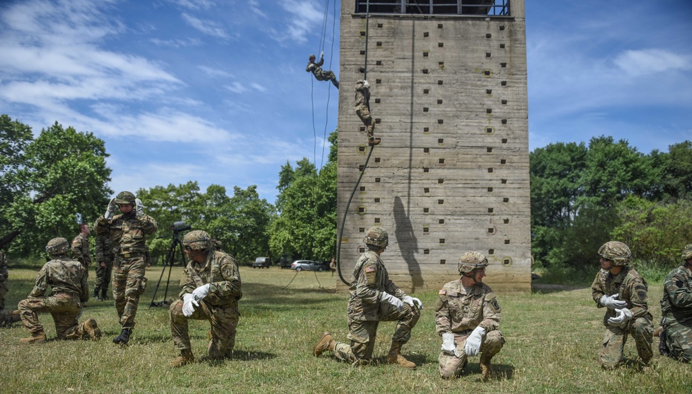 Fast rope and rappelling training between Greek and U.S. Paratroopers