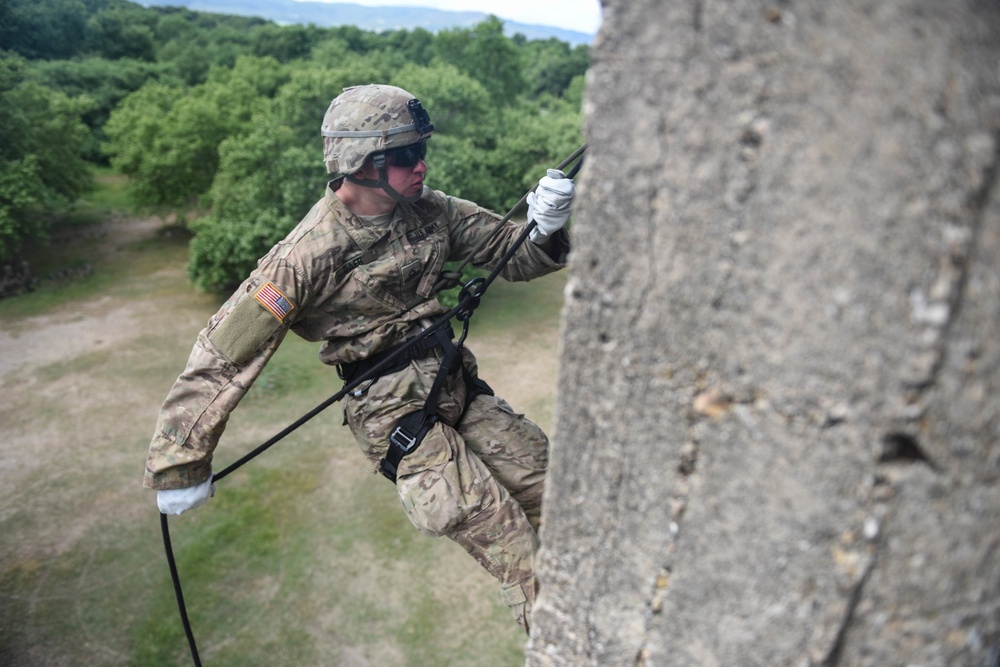 Fast rope and rappelling training between Greek and U.S. Paratroopers