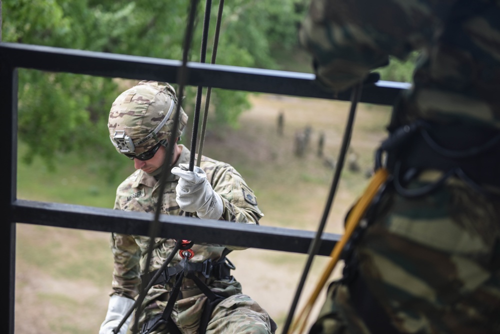 Fast rope and rappelling training between Greek and U.S. Paratroopers