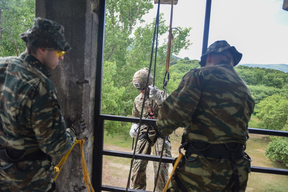 Fast rope and rappelling training between Greek and U.S. Paratroopers