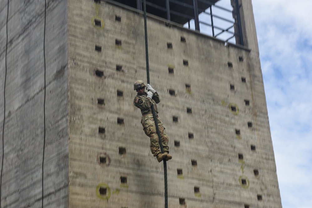 Fast rope and rappelling training between Greek and U.S. Paratroopers