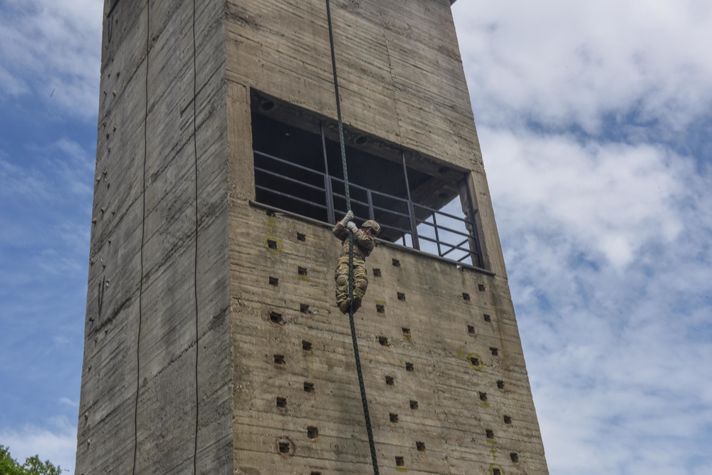 Fast rope and rappelling training between Greek and U.S. Paratroopers