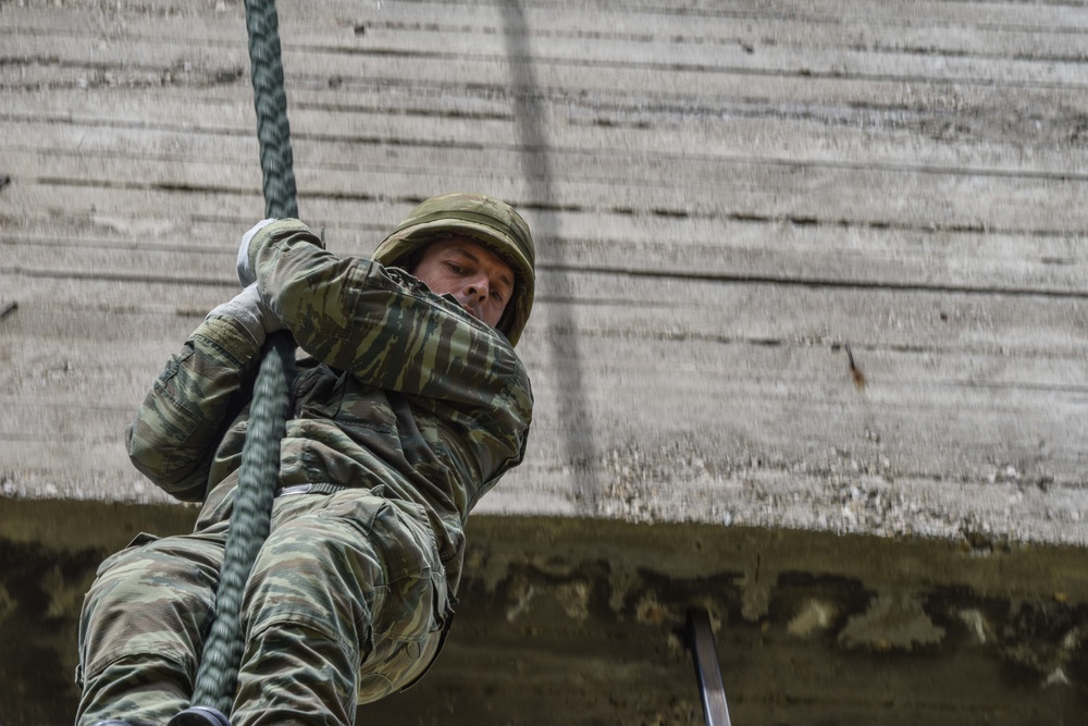 Fast rope and rappelling training between Greek and U.S. Paratroopers