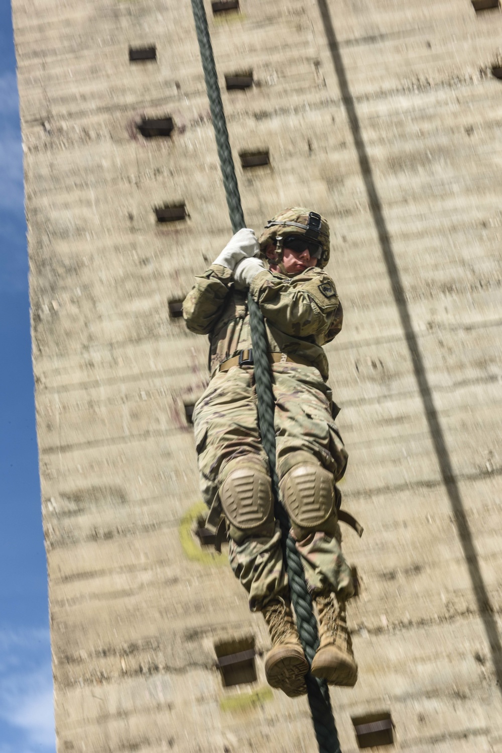 Fast rope and rappelling training between Greek and U.S. Paratroopers