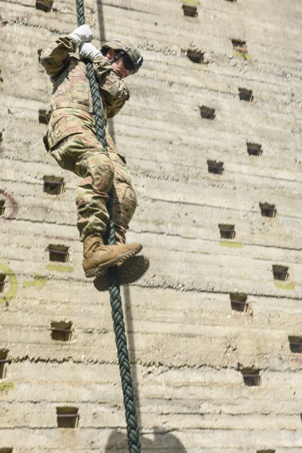 Fast rope and rappelling training between Greek and U.S. Paratroopers