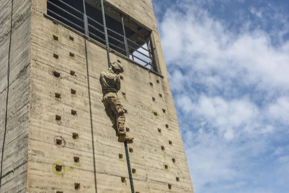 Fast rope and rappelling training between Greek and U.S. Paratroopers