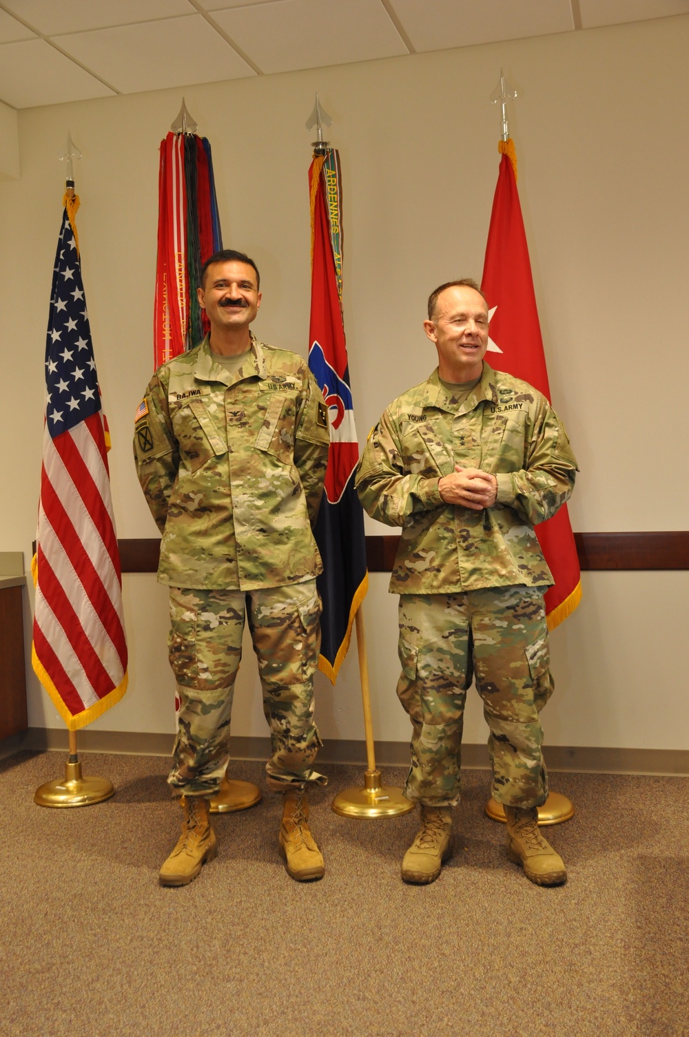 General recognizes senior officers upon departure