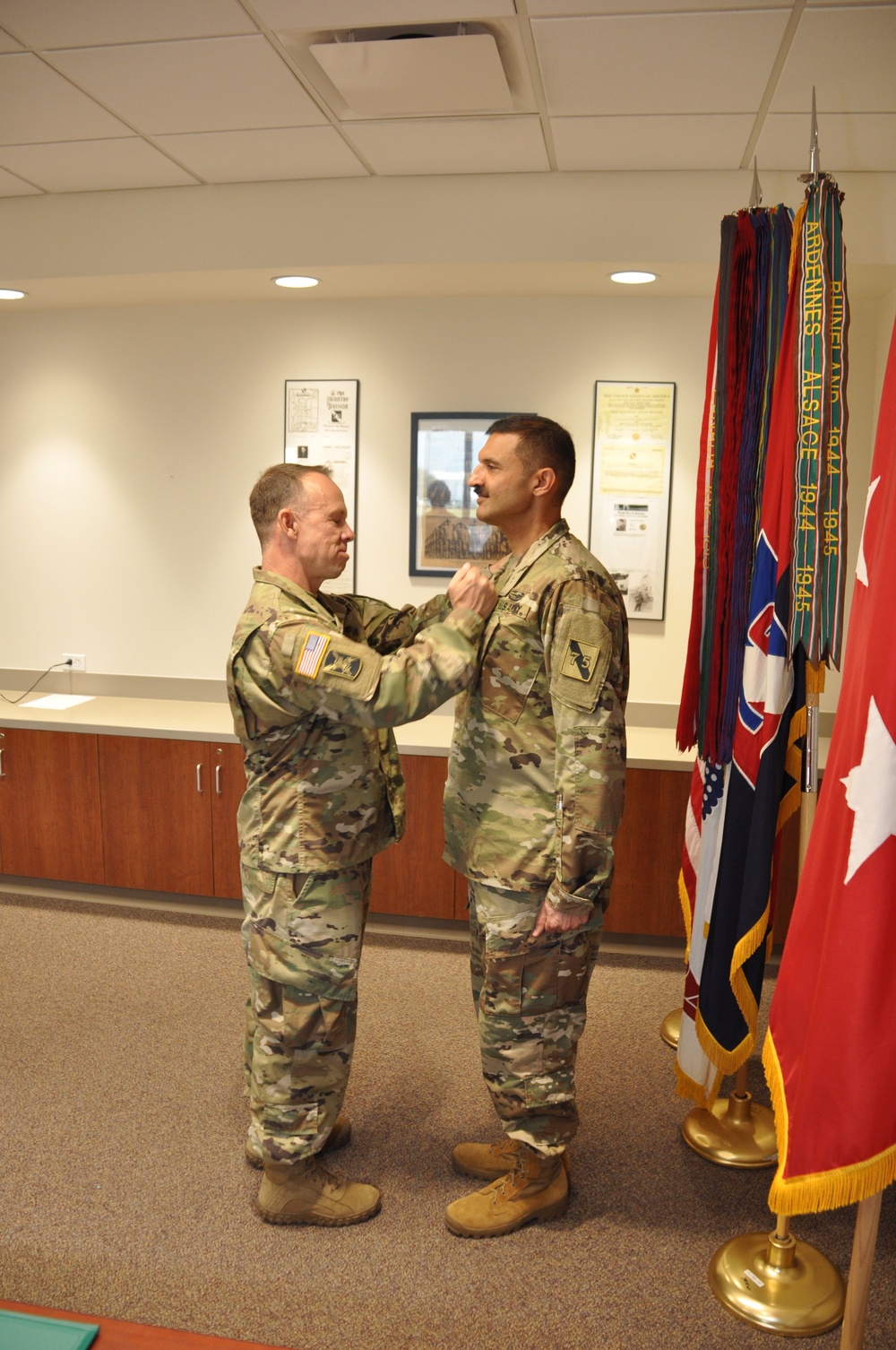 General recognizes senior officers upon departure