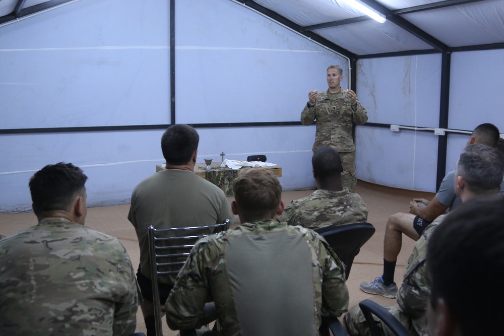 Paratroopers enjoy their Sunday while deployed
