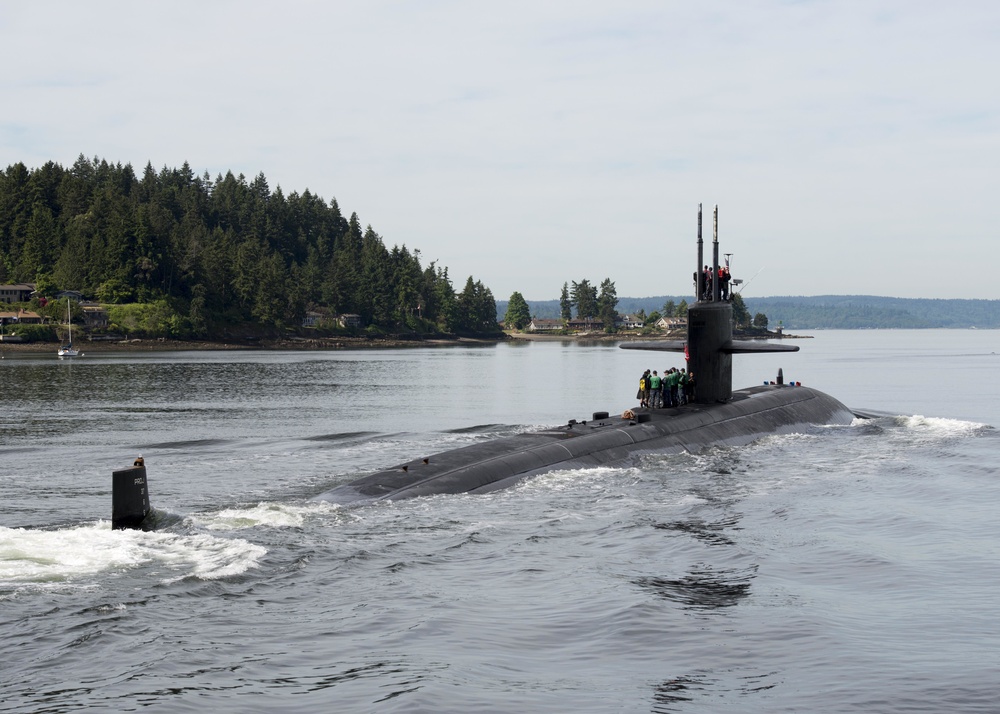 USS Dallas (SSN 700) Arrives in Bremerton for Inactivation