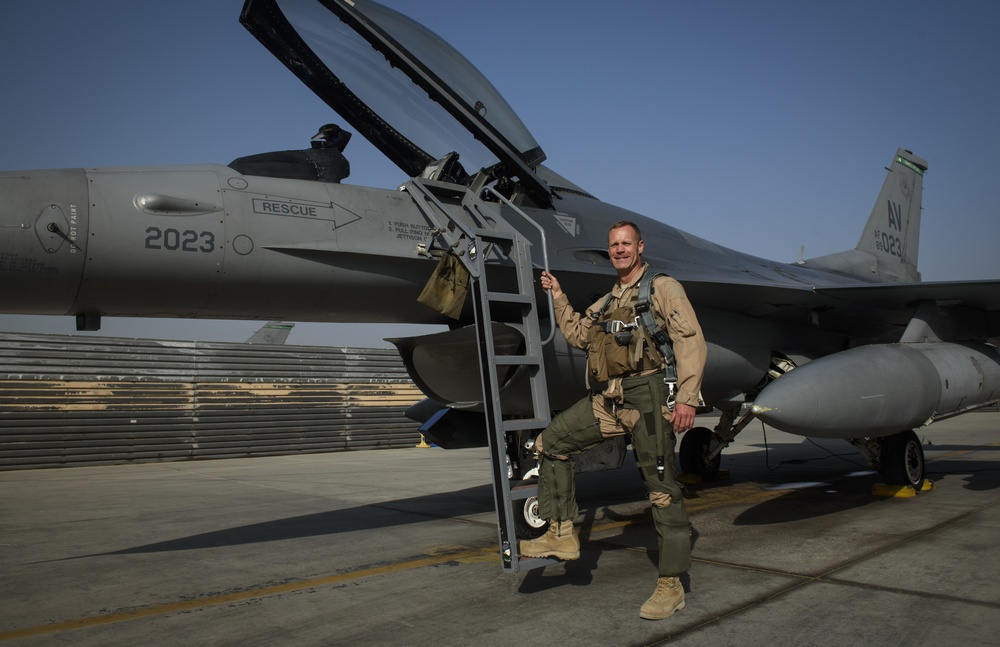 Brig. Gen. Sears embarks on fini flight, concludes Afghanistan tour