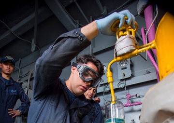 USS Bonhomme Richard (LHD 6) DFM Fueling Operations