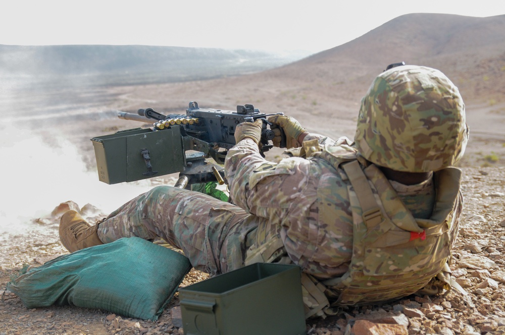 Soldiers Train on Machine Gun