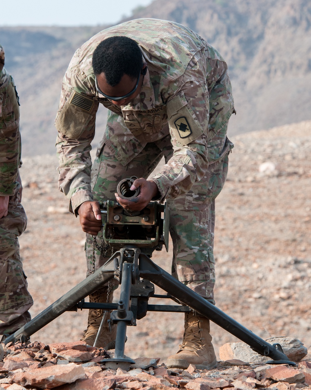 Soldiers Train on Machine Gun