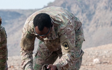 Soldiers Train on Machine Gun