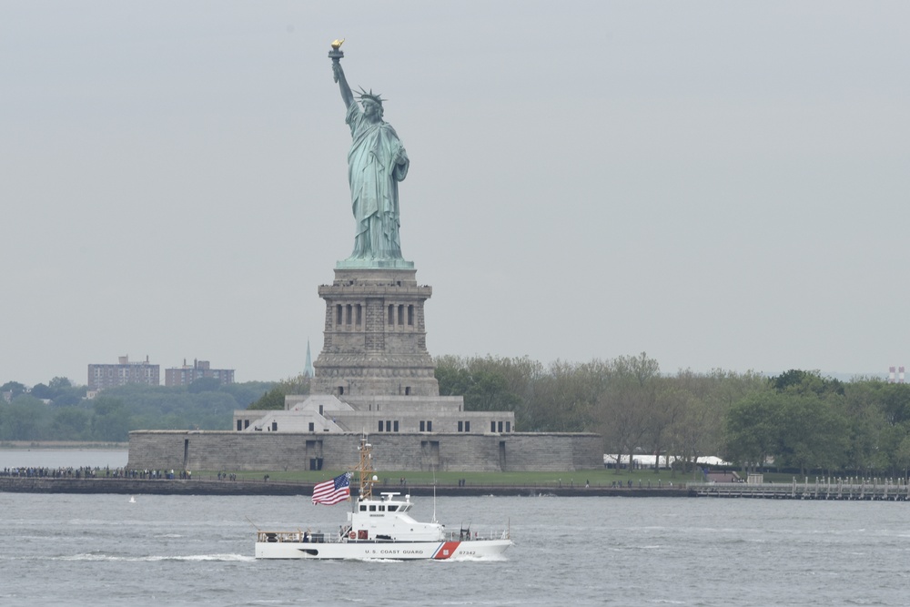 Coast Guard Participates in Fleet Week New York Parade of Ships 2017