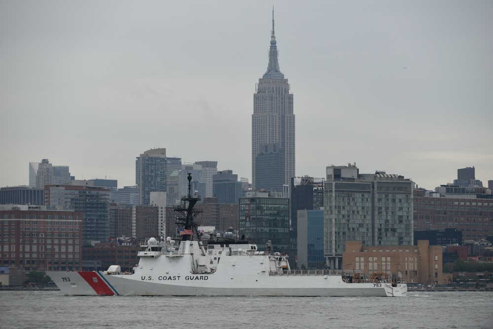 DVIDS Images Coast Guard Participates in Fleet Week New York Parade