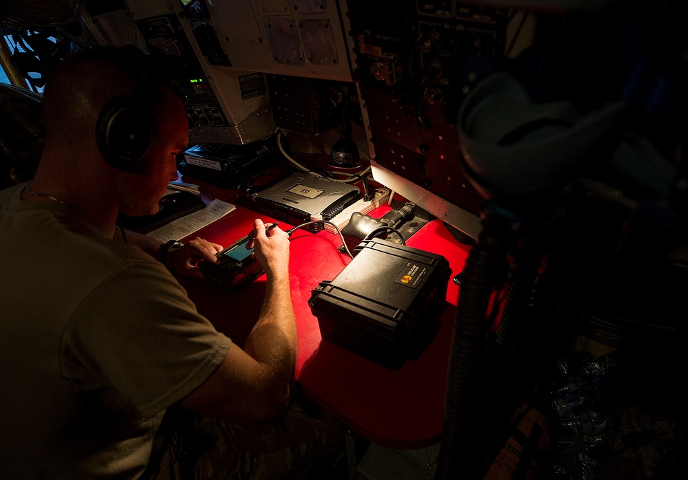 340th EARS deliver fuel from above