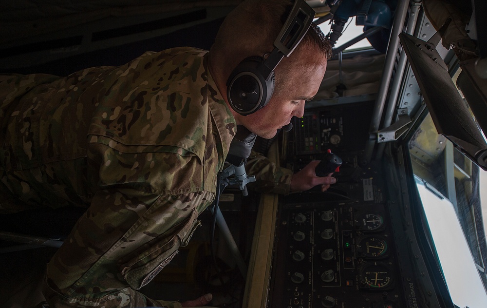 340th EARS deliver fuel from above