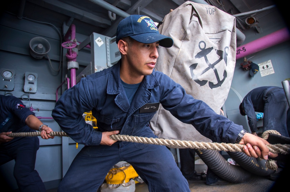 USS Bonhomme Richard (LHD 6) DFM Fueling Operations