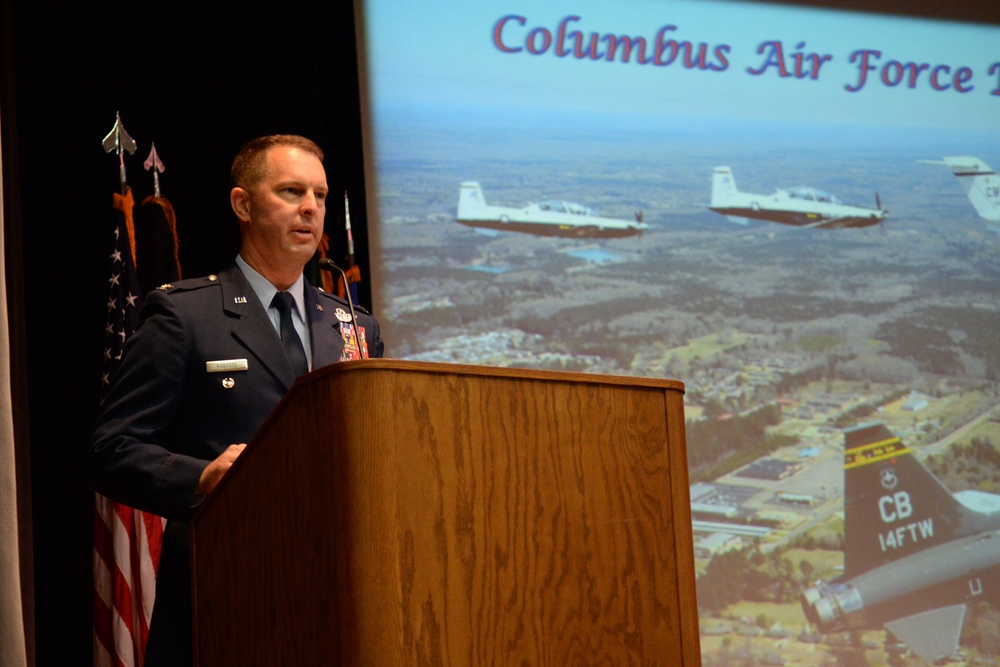 Roberts gives life lesson to newest graduates