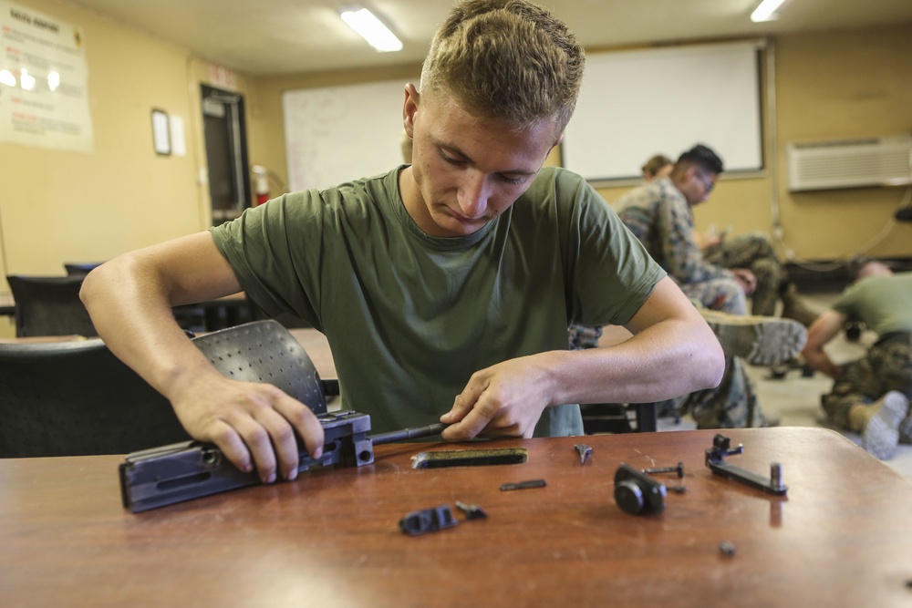 CLB 2 Marines participate in Machine Gun Course