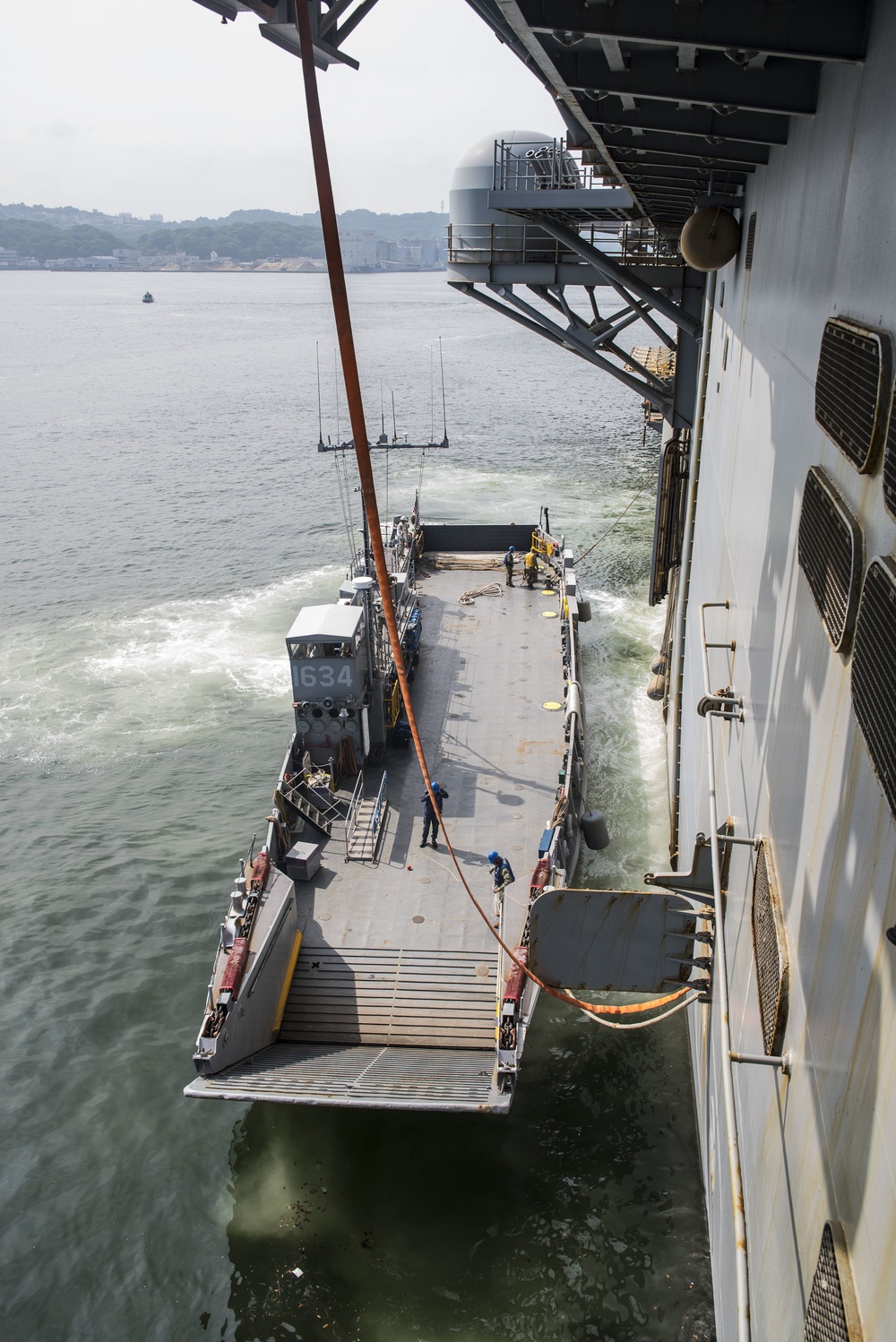 USS Bonhomme Richard (LHD 6) Conducts Stern Gate Marriage Operations