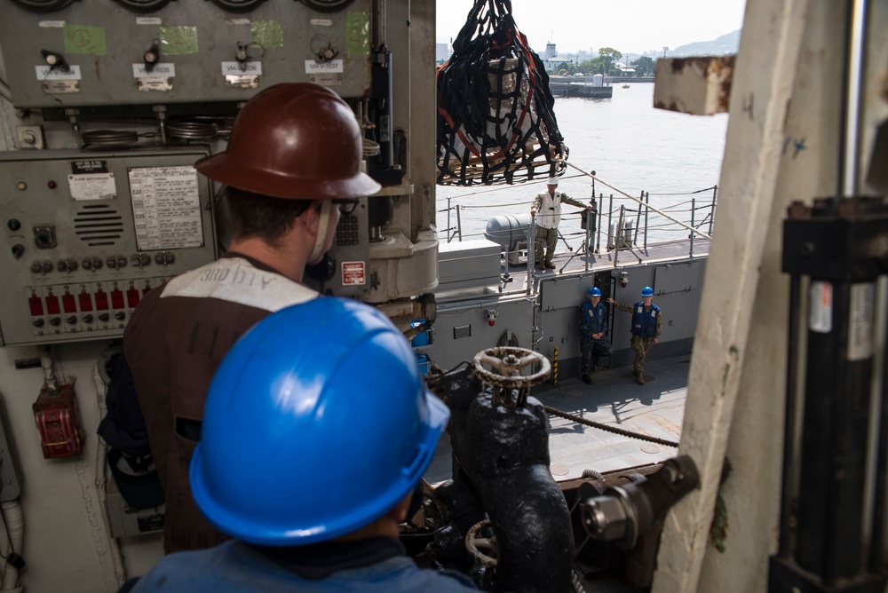 USS Bonhomme Richard (LHD 6) Conducts Stern Gate Marriage Operations