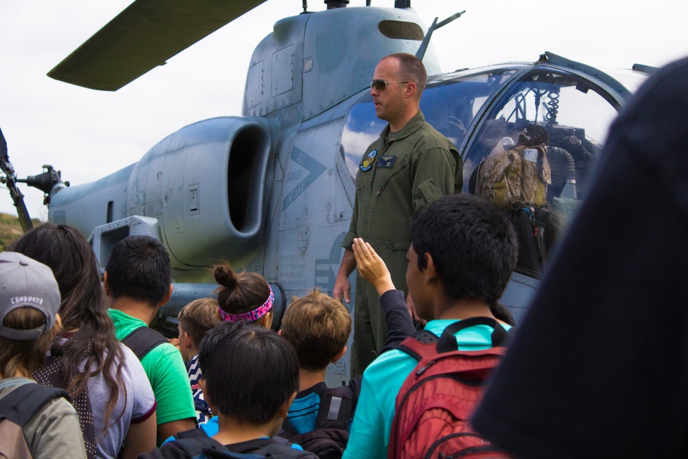 HMLA-775 visits Calavera Hills Middle School