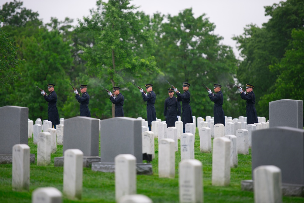 Graveside service for U.S. Army 1st Lt. Weston C. Lee in Arlington National Cemetery