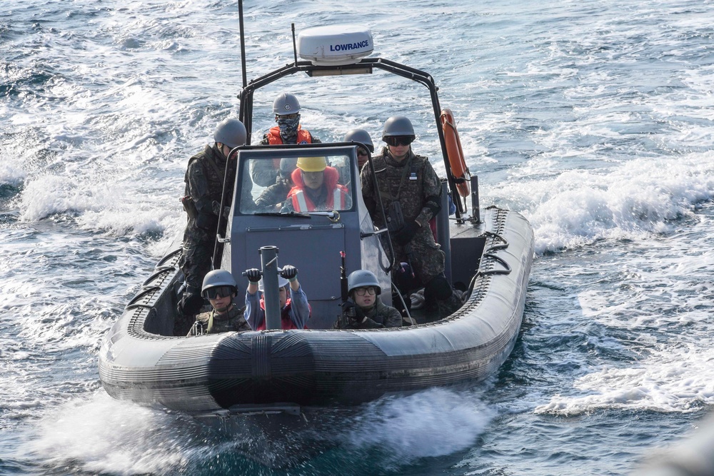 USS Wayne E. Meyer and the Republic of Korea Navy Ship Conduct a Bilateral VBSS Training Exercise