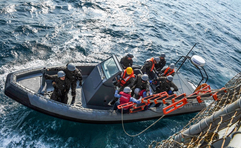 USS Wayne E. Meyer and the Republic of Korea Navy Ship Conduct a Bilateral VBSS Training Exercise