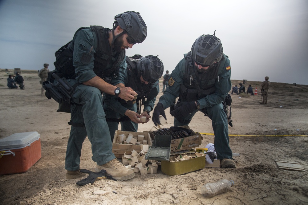 ISF AK-47 training led by Spanish Guardia Civil GAR