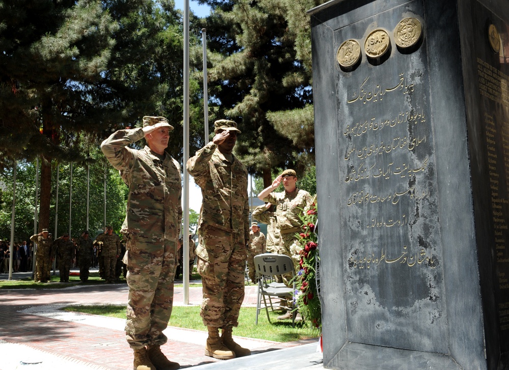 Resolute Support commander leads solemn Memorial Day service