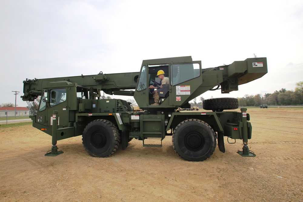 Soldiers build leadership, repairer skills in Construction Equipment Repairer ALC at Fort McCoy