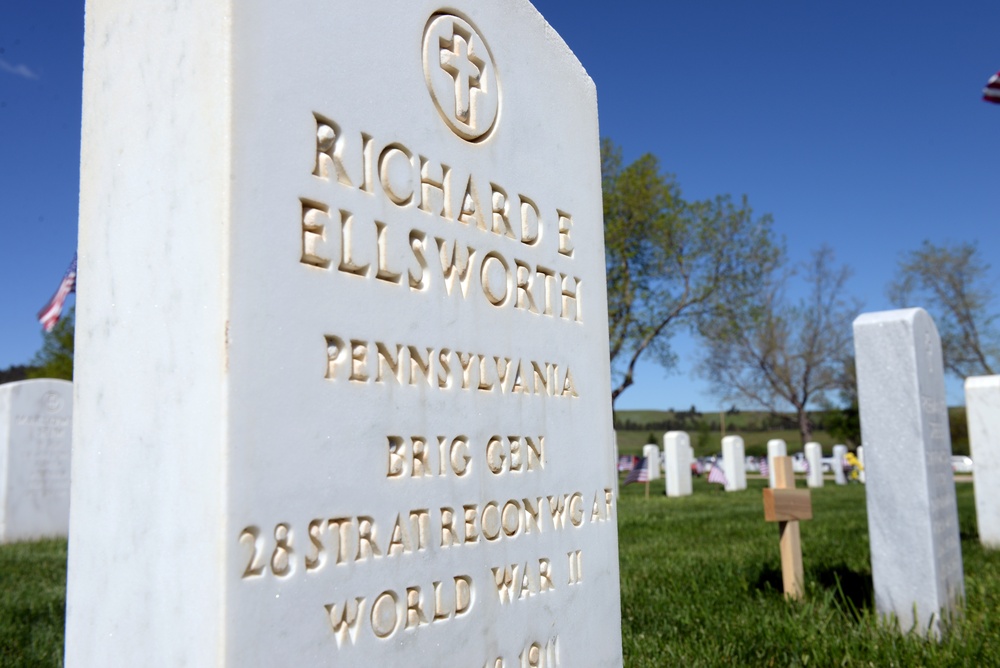 Black Hills National Cemetery remembers fallen veterans, Ellsworth Airmen help honor them