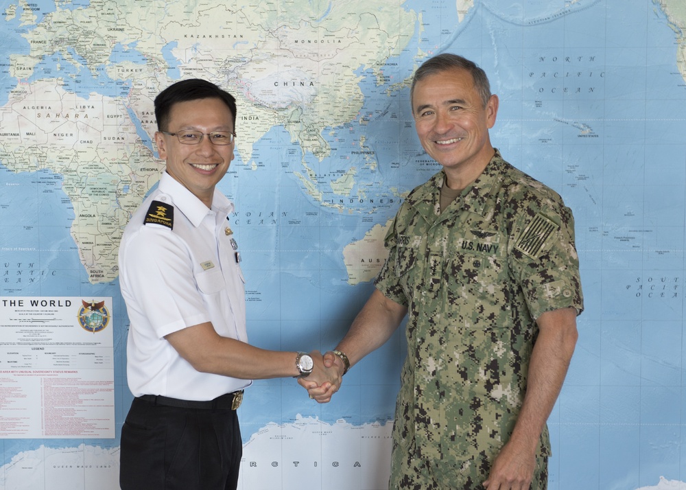 Adm. Harry Harris, Commander, U.S. Pacific Command (USPACOM), right, and Rear. Adm. Lai Chung Han, Chief of Navy, Republic of Singapore Navy, meet in Hawaii