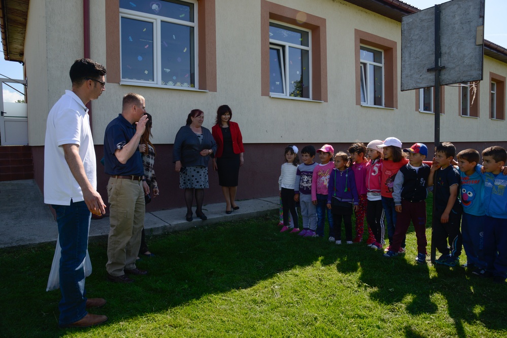 457th CA BN conducts a Humanitarian Assessment in Romania