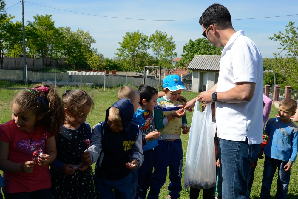 457th CA BN conducts a Humanitarian Assessment in Romania