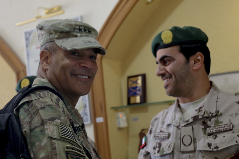 U.S. Army Central Commanding General visits UAE Land Forces Institute and Grand Mosque