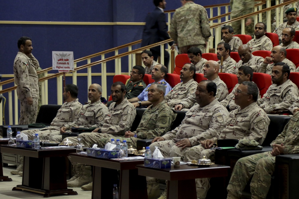 U.S. Army Central Commanding General visits UAE Land Forces Institute and Grand Mosque