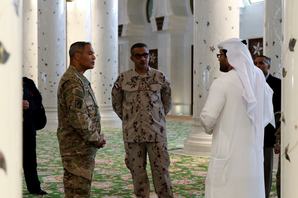 U.S. Army Central Commanding General visits UAE Land Forces Institute and Grand Mosque