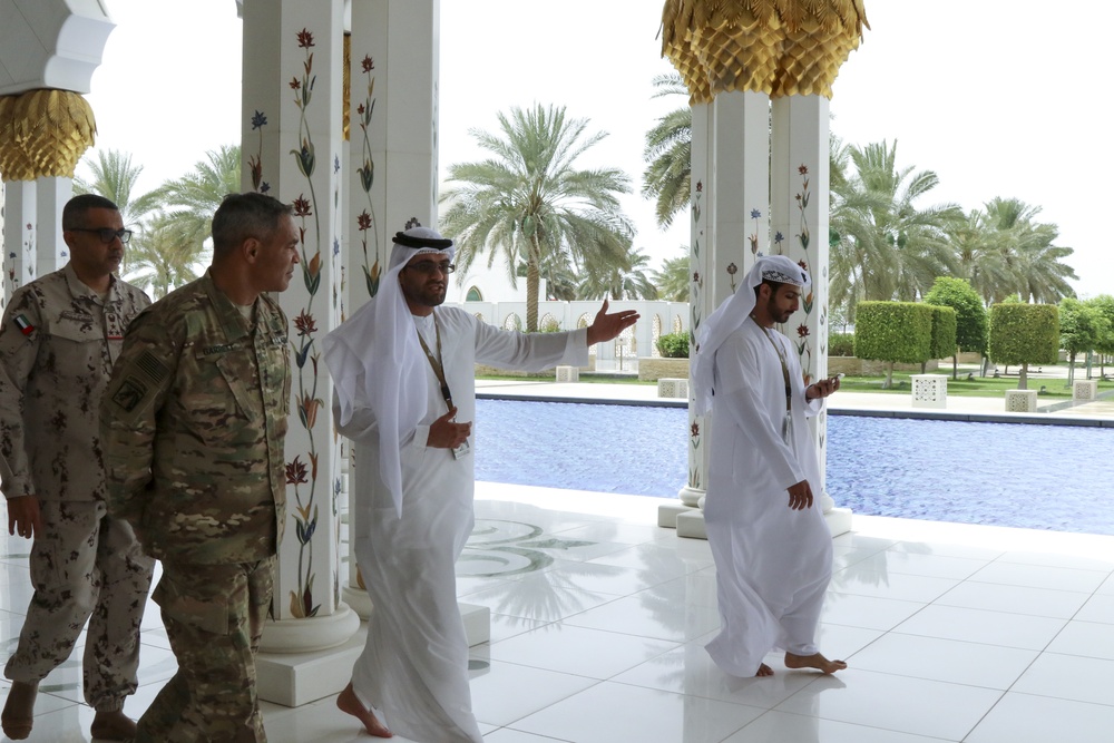 U.S. Army Central Commanding General visits UAE Land Forces Institute and Grand Mosque