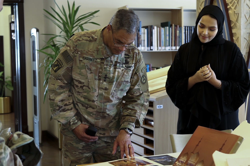 U.S. Army Central Commanding General visits UAE Land Forces Institute and Grand Mosque