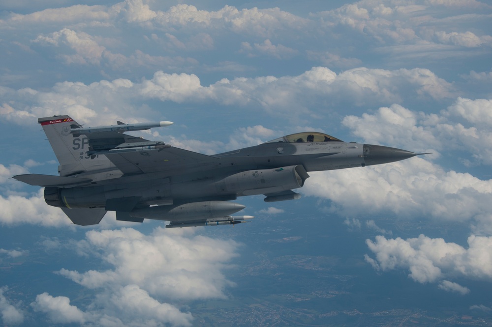 185th ANG provides refueling training to F-16 Fighting Falcons