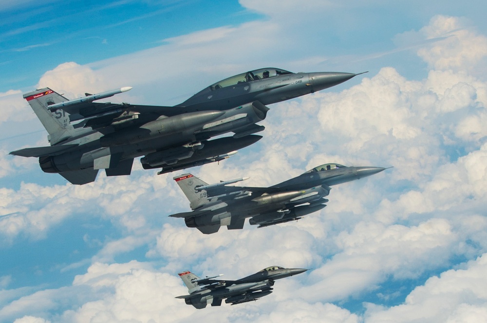 185th ANG provides refueling training to F-16 Fighting Falcons