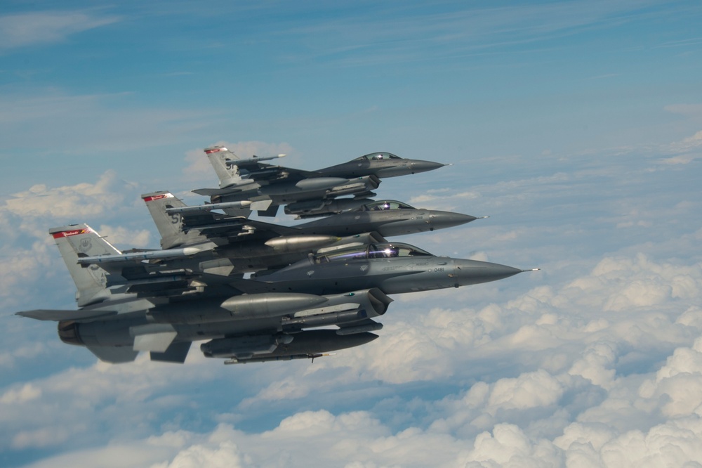 185th ANG provides refueling training to F-16 Fighting Falcons