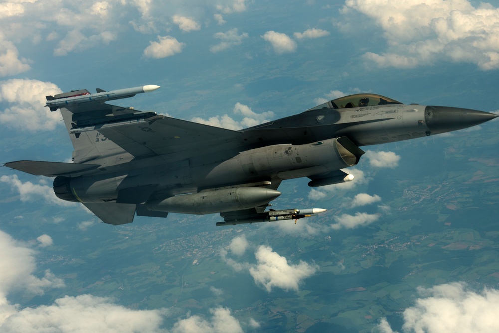 185th ANF provides refuel training to F-16 Fighting Falcons