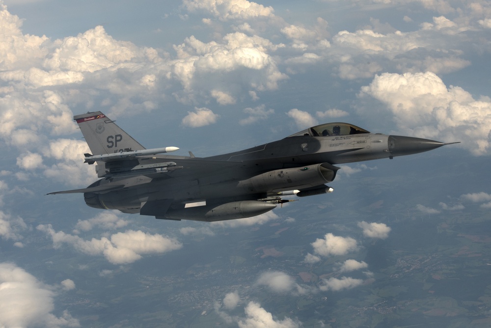 185th ANF provides refuel training to F-16 Fighting Falcons